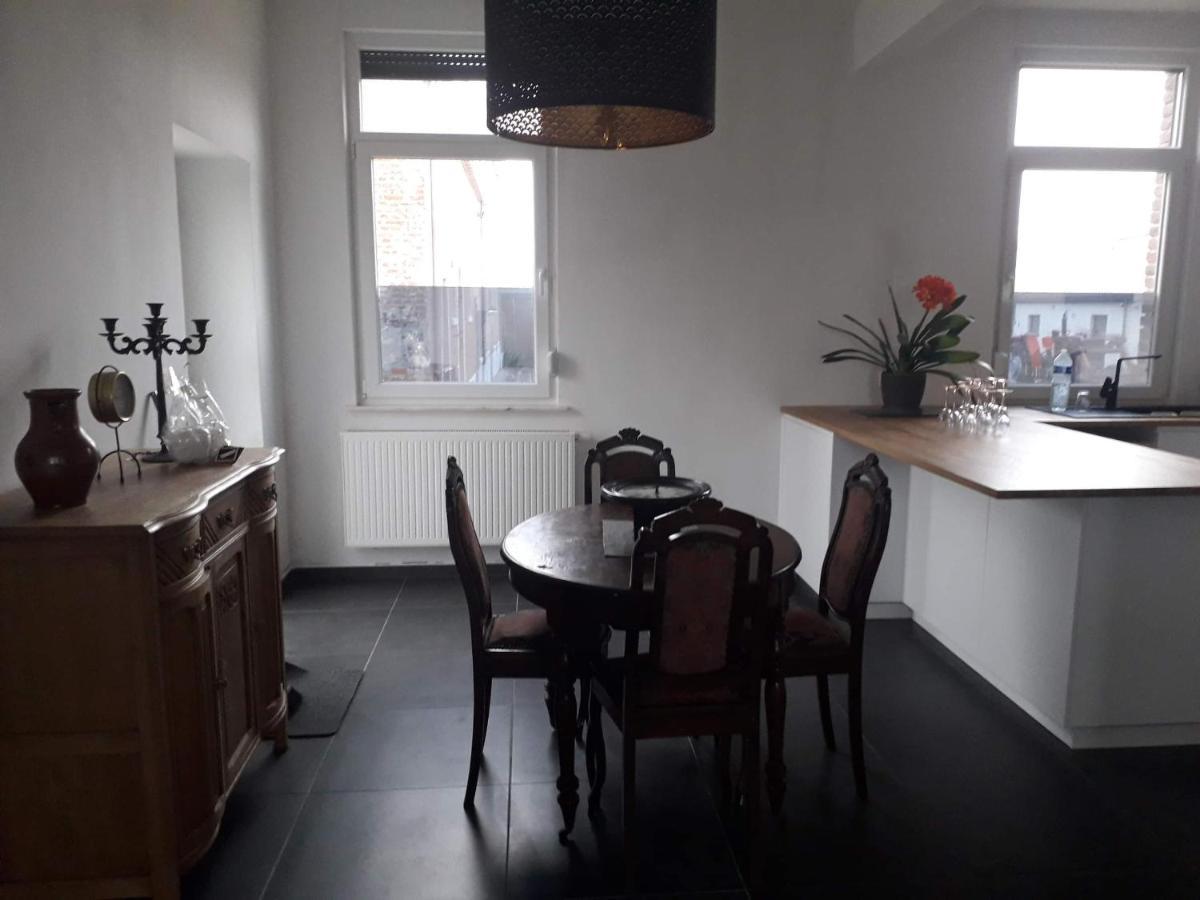 Veronique Schouckens Binche Buitenkant foto